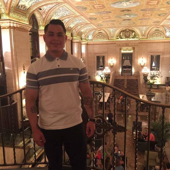 Meet your Posher, Carlos - Picture 1 of 1